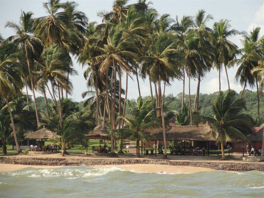 Coconut Grove Beach Resort Elmina Eksteriør bilde