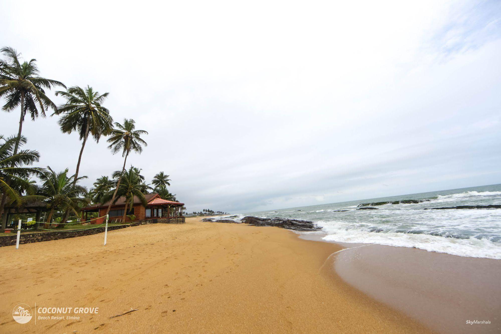 Coconut Grove Beach Resort Elmina Eksteriør bilde